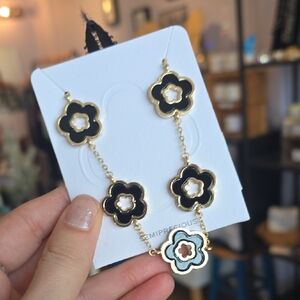 Brand New! Elegant Black and Gold Flower Necklace